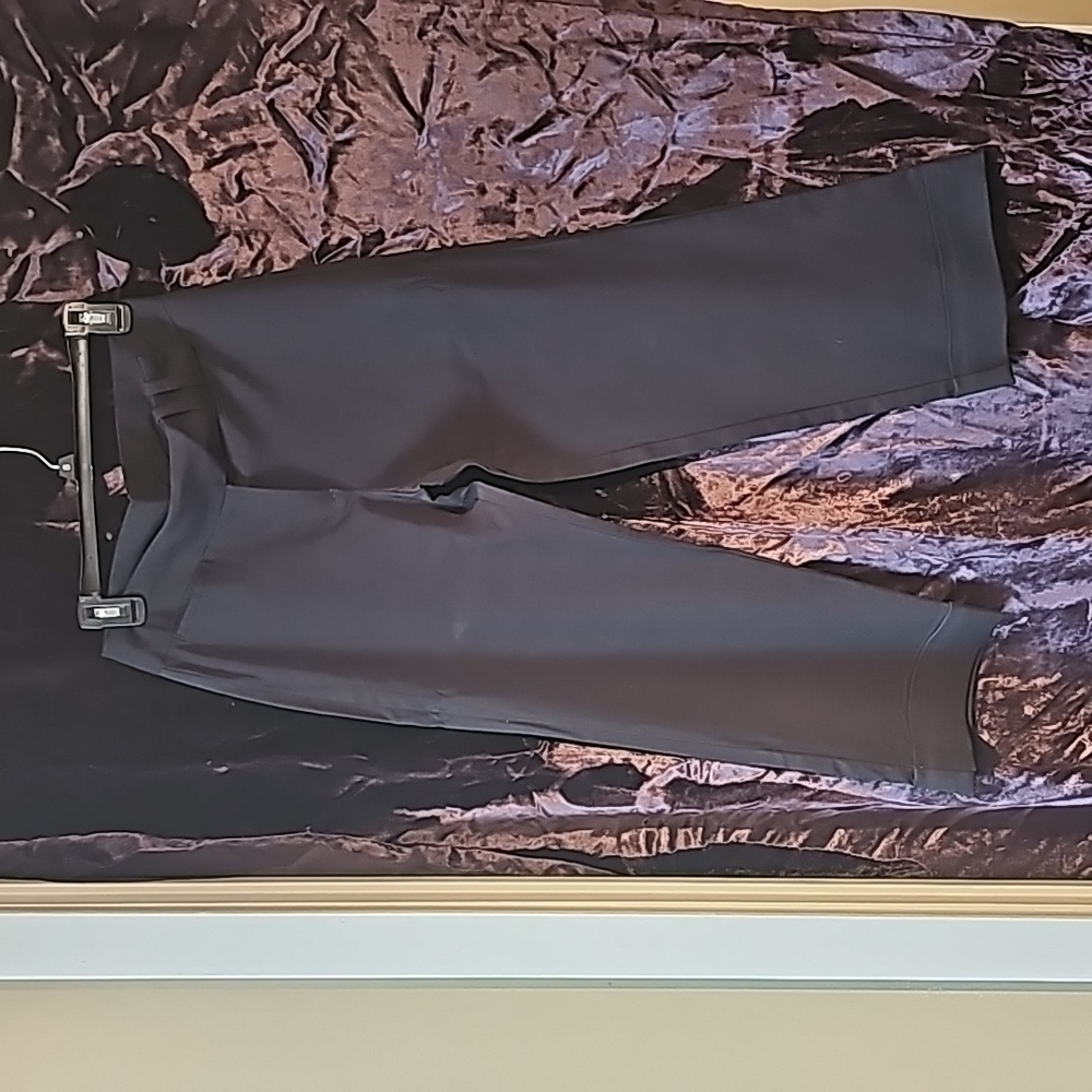 Ellemeno Blk Womens Capris Size 7